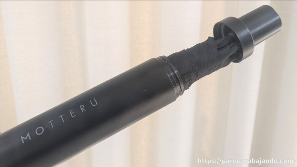 ITSUMO (イツモ) スリム ボトル 折りたたみ傘 LIGHT　使用イメージ2