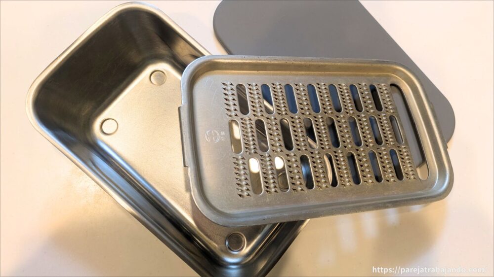 【ガサツ主婦が後悔】床を傷つけてしまった日｜キッチンから突然落ちてきた金おろし