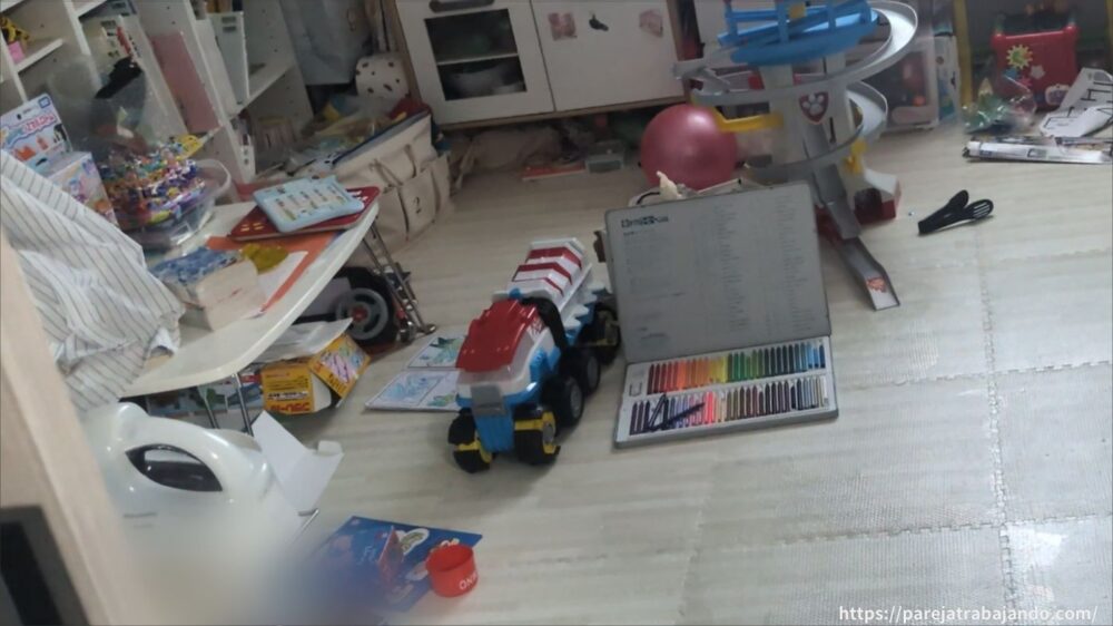 荒れた子供部屋