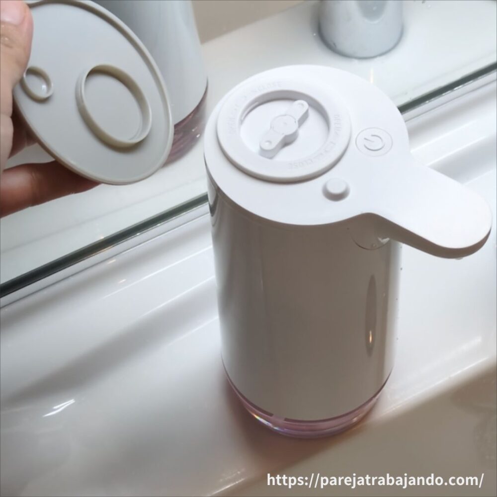 サラヤ:泡自動で出てくるハンドソープディスペンサー・使用イメージ3